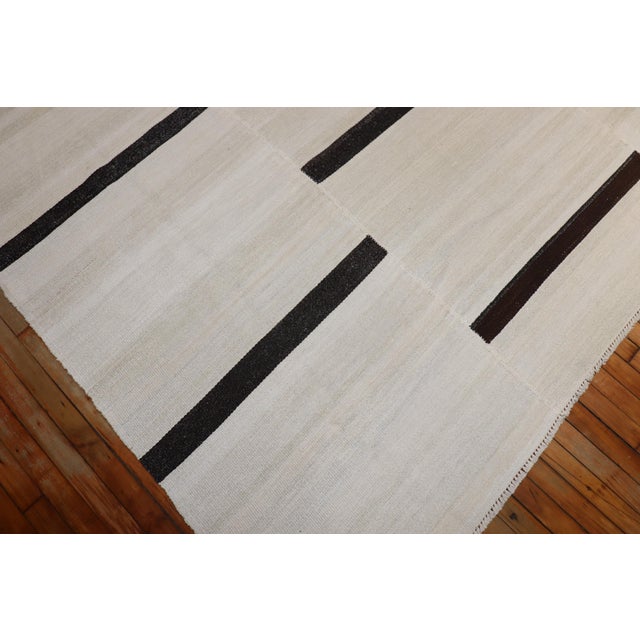 Late 20th Century White Brown Room Size Turkish Kilim - 10'7" x 13'2" For Sale - Image 4 of 18