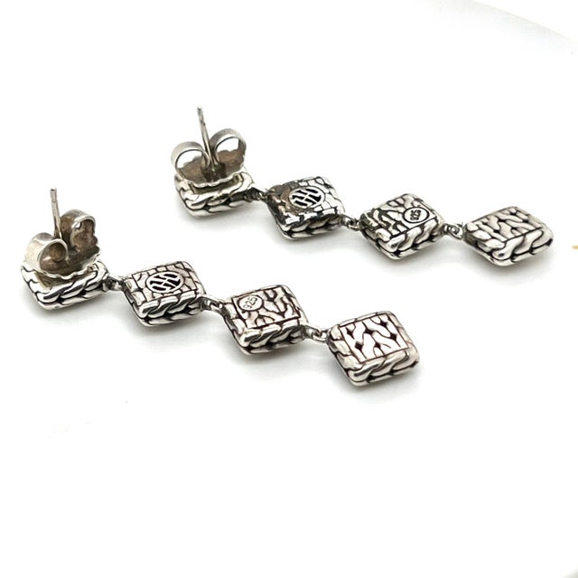 1990s 1990s Pair of John Hardy Estate Palu Hammered Drop Earrings 2" Silver For Sale - Image 5 of 7