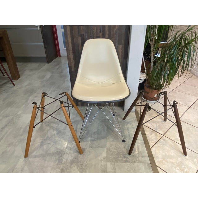 Herman Miller Off-White Vinyl Chair by Charles and Ray Eames for Herman Miller, 1950s For Sale - Image 4 of 15