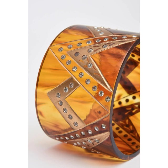 1980s French Tortoise Resin and Rhinestone Wide Cuff Bracelet 1980's For Sale - Image 5 of 9