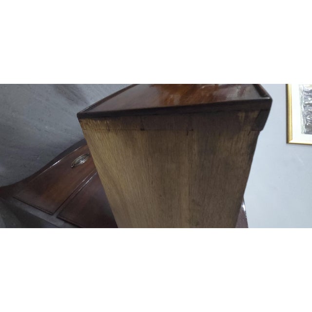 Small Georgian Chest of Drawers, 1790 For Sale - Image 10 of 11