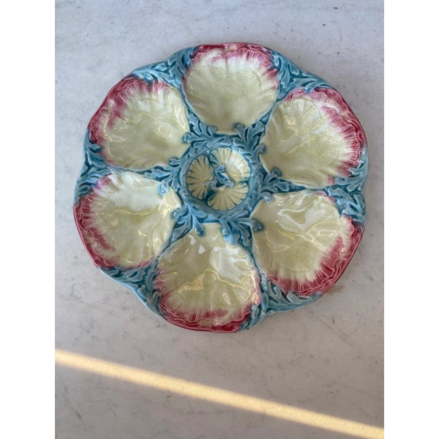 Rare 19th century Majolica oyster plate with pastels colors, shells and seaweeds signed Gien.
