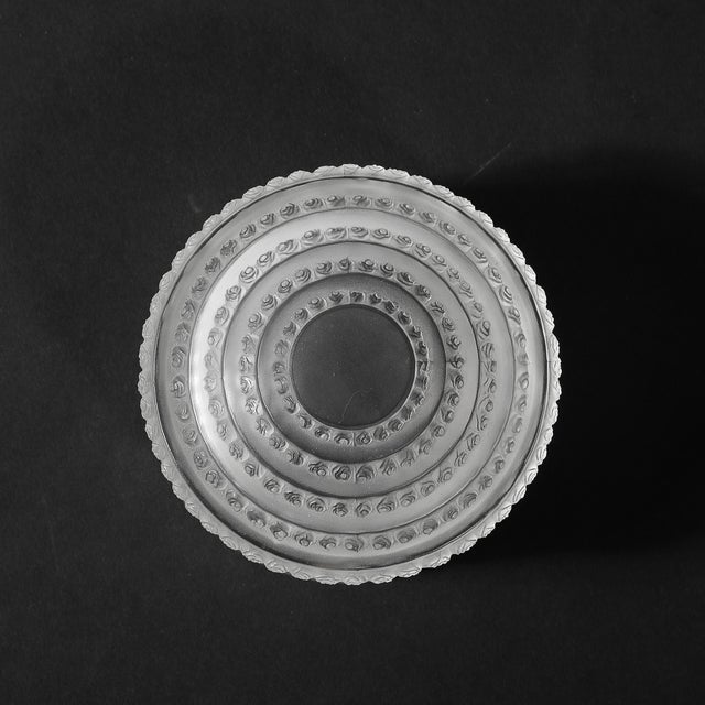 Lalique Mid-Century Modernist Crystal Les Enfants Lidded Powder Box Signed Lalique For Sale - Image 4 of 18
