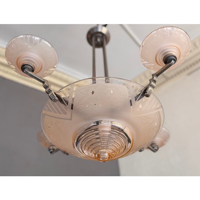 Art Deco Chandelier in Salmon-Colored Sandblasted and Polished Clear Glass from Muller Frères For Sale - Image 16 of 18