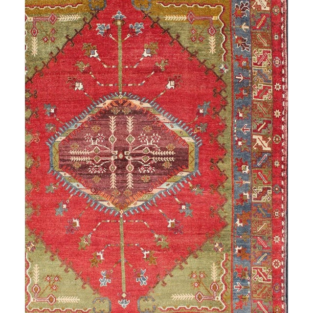 Tribal Antique Turkish Medallion Oushak Rug in Red, Green and Blue 6'0 X 8'6 For Sale - Image 3 of 13