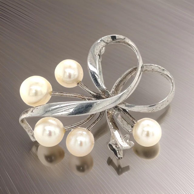 1990s Mikimoto Estate Akoya Pearl Brooch Sterling Silver For Sale - Image 10 of 11