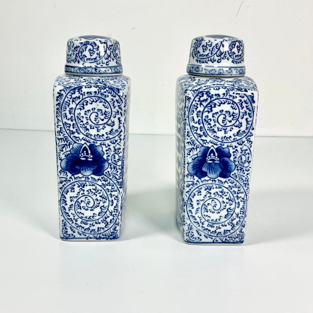 Cornflower Blue Mid-Century Boho Chic Chinoiserie Hollywood Regency Blue & White Square Happiness Ginger Jars - A Pair For Sale - Image 8 of 15