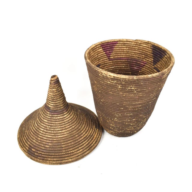 The Tutsi Tight Weave Basket with Lid from Rwanda epitomizes the artistry and tradition of the Tutsi community's weaving...