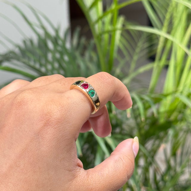 14k Yellow Gold Heart Emerald Ruby Sapphire Dome Band Gypsy-Set Ring Size 8 For Sale In New York - Image 6 of 17