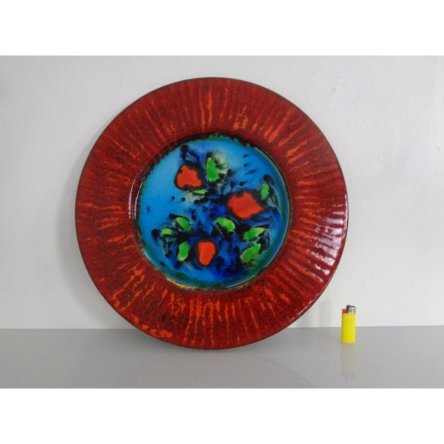 Large ceramic bowl from the 1960s in very good condition with no damage.