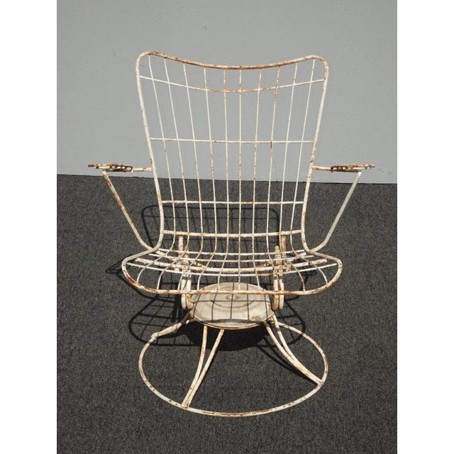 1960s Vintage Mid-Century Modern Homecrest Style White Wire Swivel Rocker Lounge Chair For Sale - Image 5 of 13