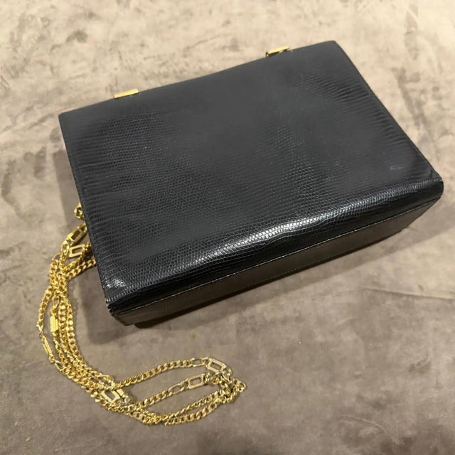 1950s High Quality Embossed Black Leather and Brass Italian Shoulder Bag For Sale - Image 9 of 12