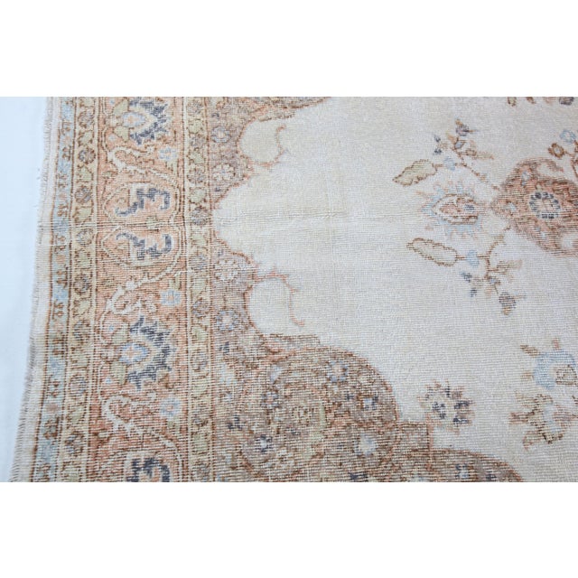 Mid 20th Century Turkish Hand-Knotted Vintage Floor Rug – Medallion & Vinework in Soft Earth Tones - For Sale - Image 5 of 13