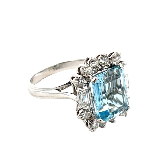 Metal 14k Gold 4 Carat Emerald Cut Aquamarine & Natural Diamond Ring, Size 7 For Sale - Image 7 of 9