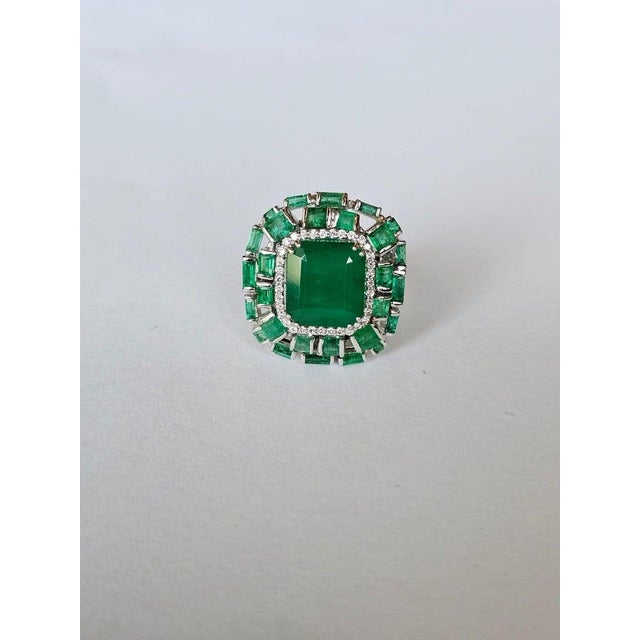 Set in 18k Gold, 7.59 Carats, Natural Zambian Emerald & Diamonds Engagement Ring, Size 6.5 For Sale - Image 9 of 11