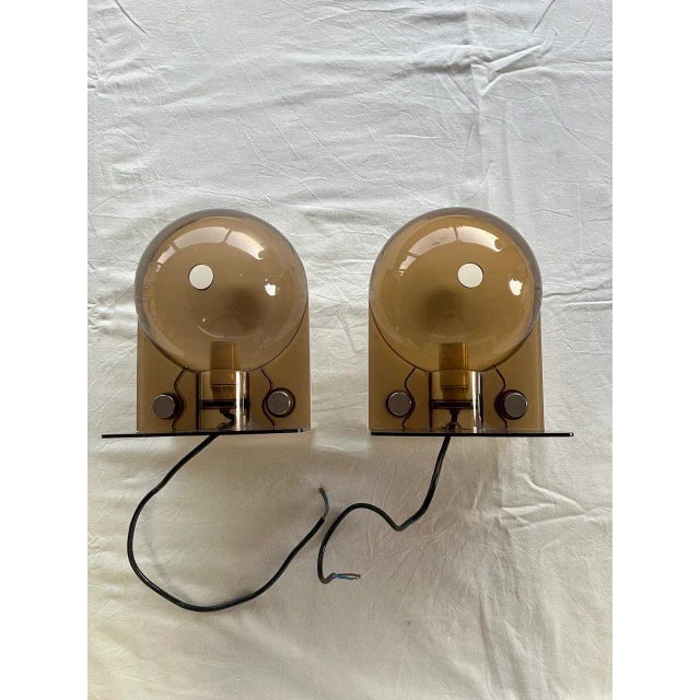 Two-Tone Smoky and White Acrylic Glass Table Lamps by Guzzini for Meblo, 1970, Set of 2 For Sale - Image 6 of 6