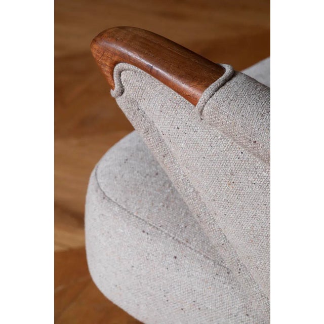 The sofa has been completely professionally renovated. All elements under the fabric and the fabric itself are replaced....