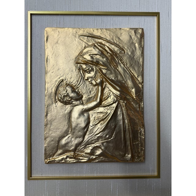 Late 20th Century Italian Framed Gold-Toned Relief Plaque of Madonna and Child by Sergio Verginelli. For Sale - Image 4 of 6
