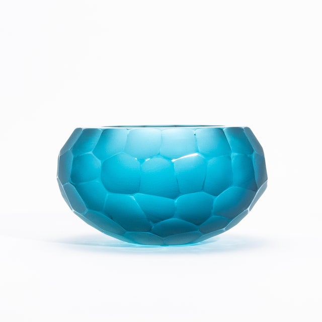 This hand-blown Murano bowl in aquamarine is a true masterpiece of Italian craftsmanship, created using the revered...