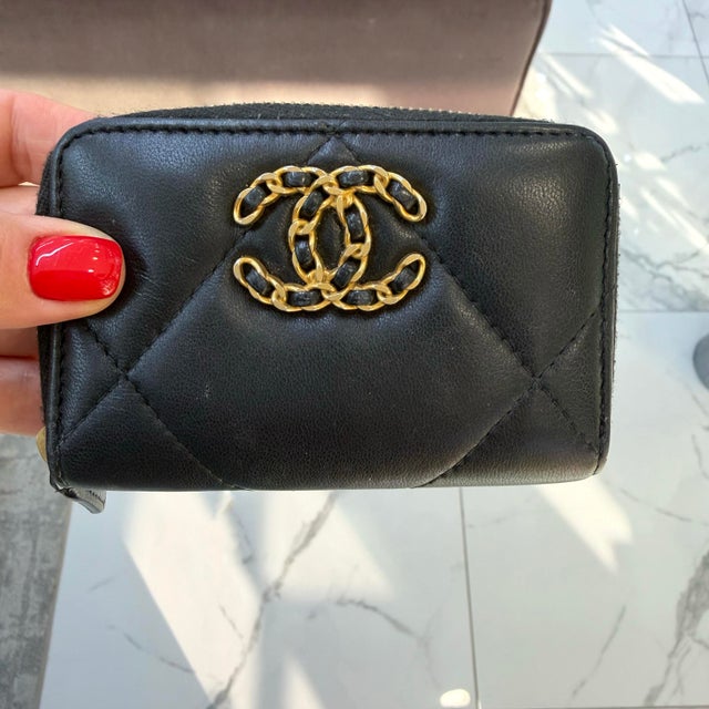 Chanel Lambskin Black Quilted Chanel 19 Zip Around Coin Purse Wallet Bag For Sale - Image 11 of 11