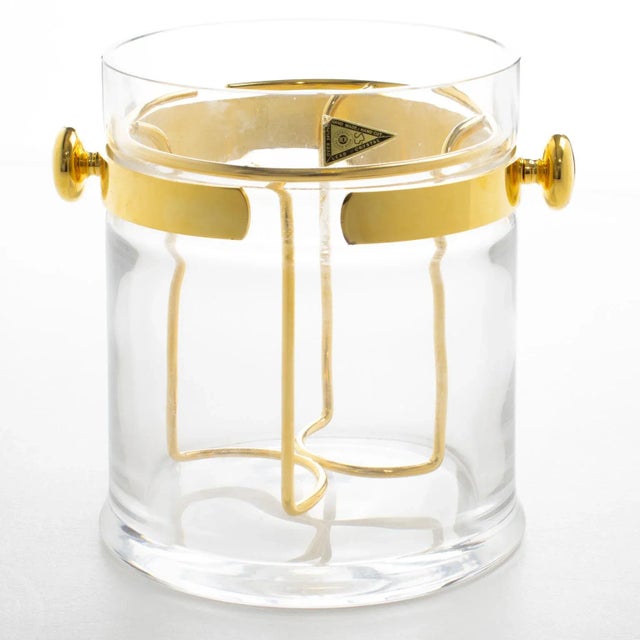 Italian designer Rede Guzzini designed this luxury Mid-Century barware champagne ice bucket in the 1970s. The barware...