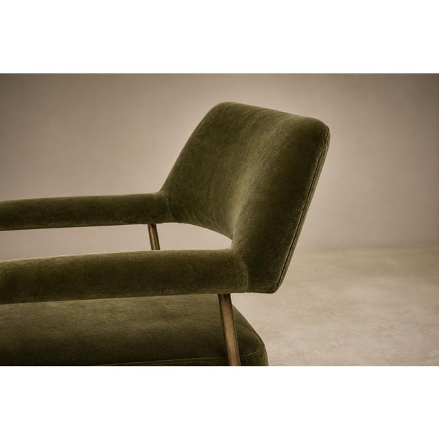 Metal Brazilian Modern Pair of Armchairs in Aged Brass & Olive Green Mohair by Joaquim Tenreiro, 1950s For Sale - Image 7 of 17