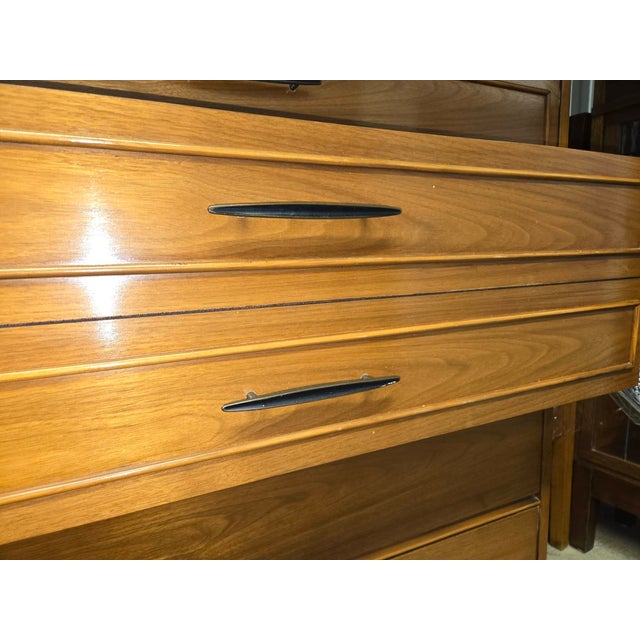 Dixie Furniture Co. 1960s Dixie Walnut Mid-Century Chest of Drawers For Sale - Image 4 of 12