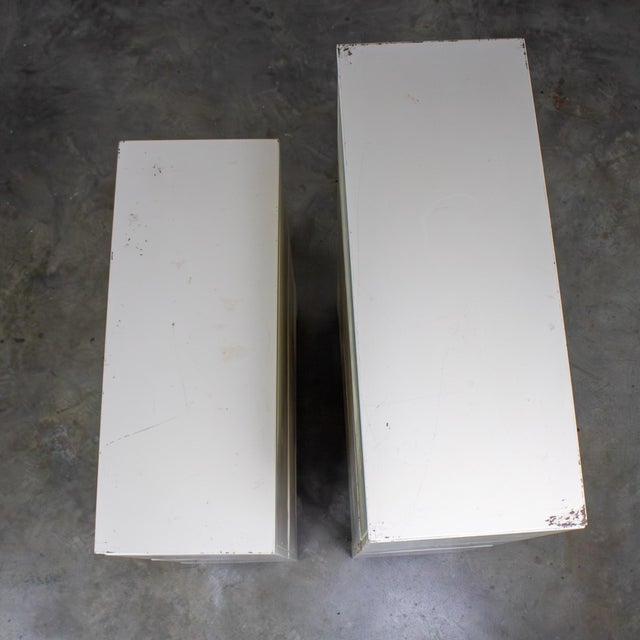 Early to Mid-20th Century Industrial Rustic Pair Modular Stacking Barrister Bookcase by Globe-Wernicke For Sale - Image 11 of 18