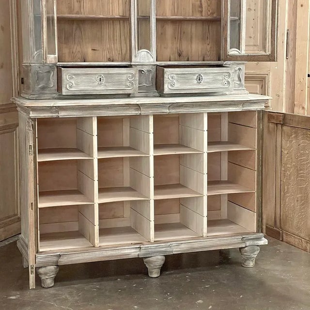 Antique Liegoise Neoclassical Whitewashed Bookcase ~ Display Cabinet For Sale In Dallas - Image 6 of 13