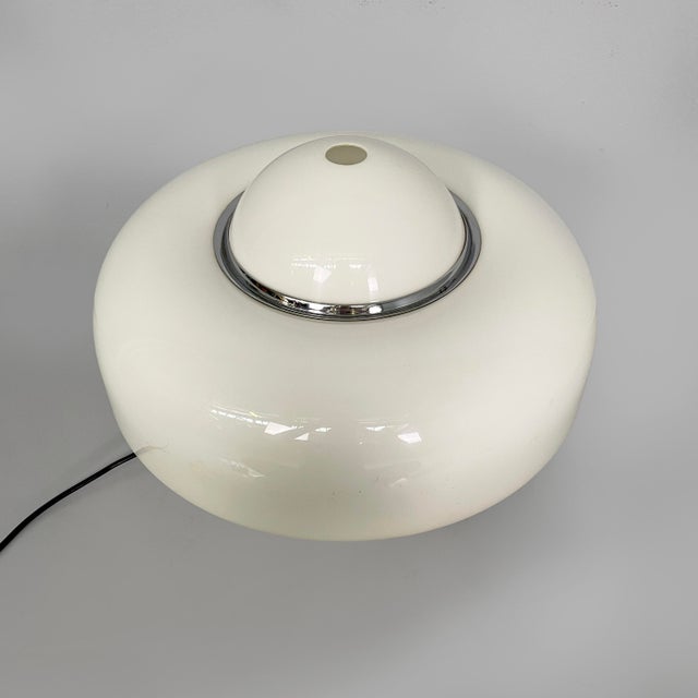 Italian Space Age White Metal and Acrylic Glass Brumbury Table Lamp attributed to Luigi Massoni for Guzzini, 1970s For Sale - Image 11 of 17