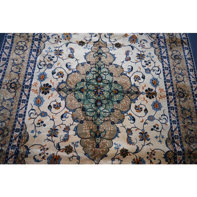 1970s Vintage Persian Tabriz Rug – Floral Medallion, Ivory & Green Accents For Sale - Image 5 of 6
