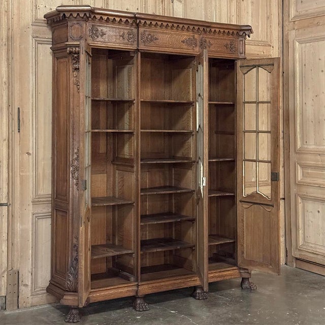 Late 19th Century Belgian Liégeoise Louis XIV Bookcase in Solid Quarter-Sawn Oak For Sale - Image 17 of 18
