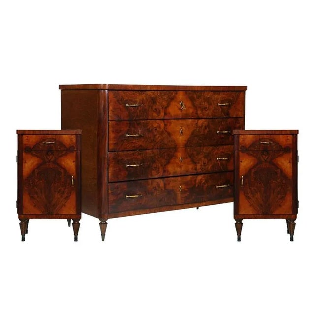 Wood Art Deco Italian Commode & Nightstands in Burl Walnut from La Permanente Mobili Cantù, 1920s, Set of 3 For Sale - Image 7 of 7