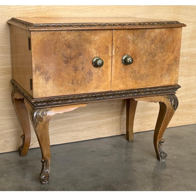 Early 20th Century Italian Bedside Tables in Light Oak with two doors, A Pair For Sale - Image 4 of 18