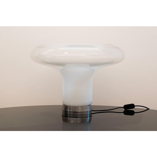 Mid-Century Modern Lesbo Table Lamp in Metal and Blown Glass by Angelo Mangiarotti for Artemide, 1966 For Sale - Image 3 of 10
