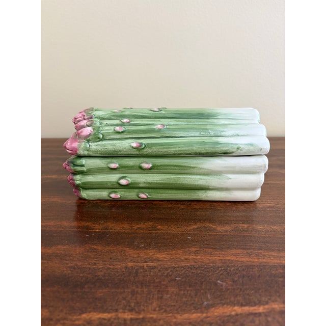 French Country Fitz and Floyd Majolica Asparagus Trompe L’Oeil Covered Box For Sale - Image 3 of 9