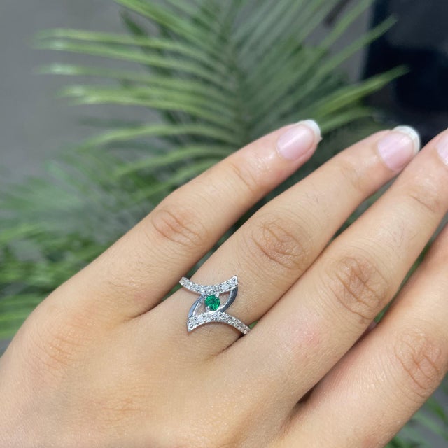 Eye Motif Natural Emerald & Diamond Pavé Set Crossover Cocktail Ring Size 8 For Sale - Image 6 of 13