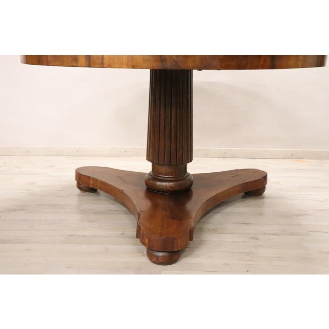 Antique Round Table in Walnut, 1800s For Sale - Image 9 of 11
