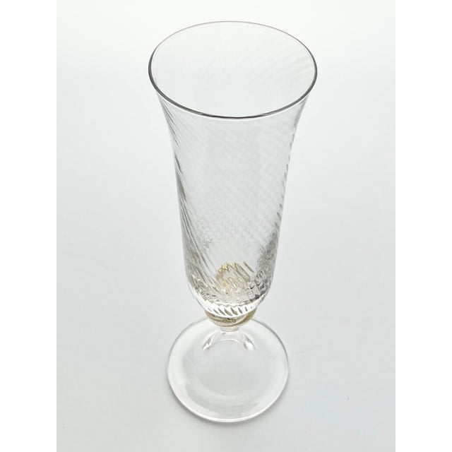 Italian 1990s Murano Torcée Single Hand Blown Fluted Optic Swirl Gold Flake Stem Champagne Glass For Sale - Image 3 of 4
