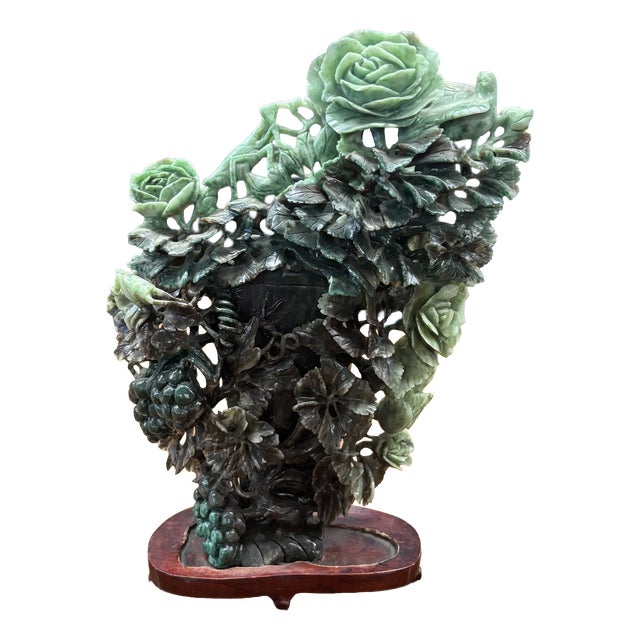 20th Century Chinese Art Jade Vase Sculpture, 1900 For Sale