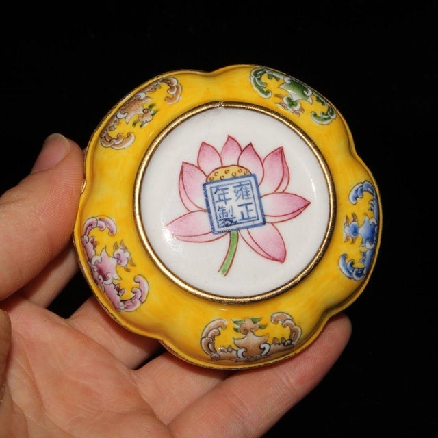 1990s Cloisonné Enamel Trinket Box | Yellow Peach & Bat Motif | 2.5" Wide For Sale - Image 5 of 9