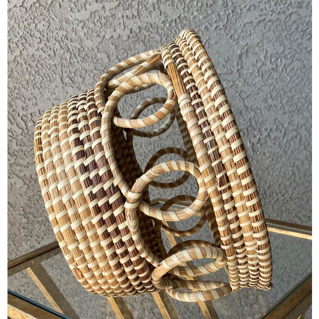 Late 20th-Century Sweetgrass Gullah-Style O-Looped Cachepot Basket For Sale In Austin - Image 6 of 18