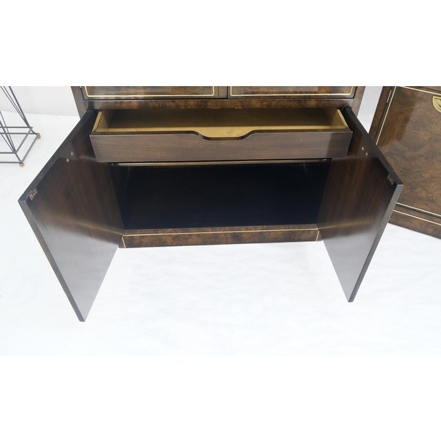 Brown Pair of Dark Burl Wood Lighted Display Curio Cabinets Vitrines Mastercraft MINT For Sale - Image 8 of 18