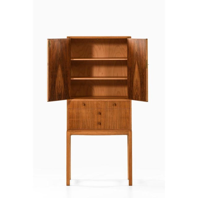 Carl Malmsten Lillbo Cabinet in Walnut attributed to Carl Malmsten, 1950s For Sale - Image 4 of 9