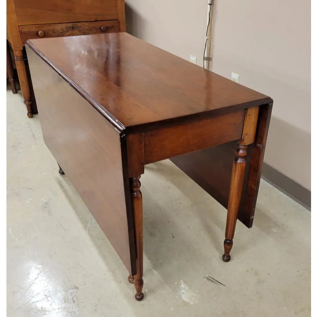 Early 20th Century Antique American Cherry Drop Leaf Gateleg Dining Table For Sale - Image 5 of 7