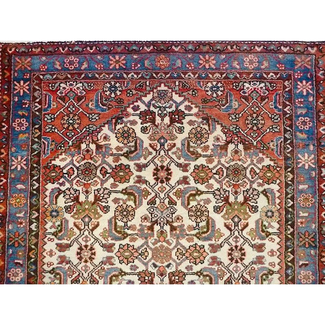 This Borchalou rug is made of cotton from cod wool. Very fine and dense link with approx. 300,000 knots / m².