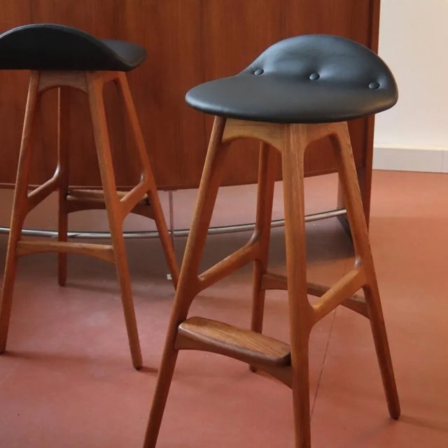 1960s Boomerang Bar and Stools in Teak by Erik Buch for Dyrlund, Denmark, 1960s, Set of 3 For Sale - Image 5 of 10
