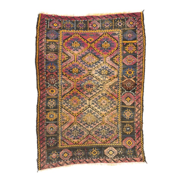 Antique Persian Shiraz Rug - 04'02 X 05'10 For Sale
