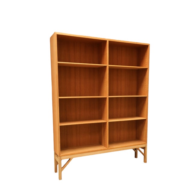 Classic and very stylish oak bookcase designed by Børge Mogensen for FDB Møbler in Denmark. Mogensen's design is timeless...