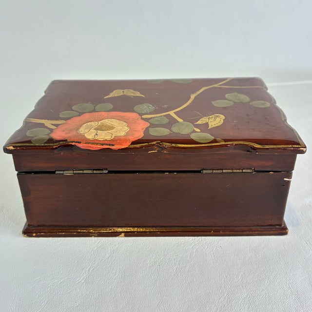 1970s Vintage Japanese Floral Butterfly Lacquerware Trinket Jewelry Box For Sale - Image 5 of 12